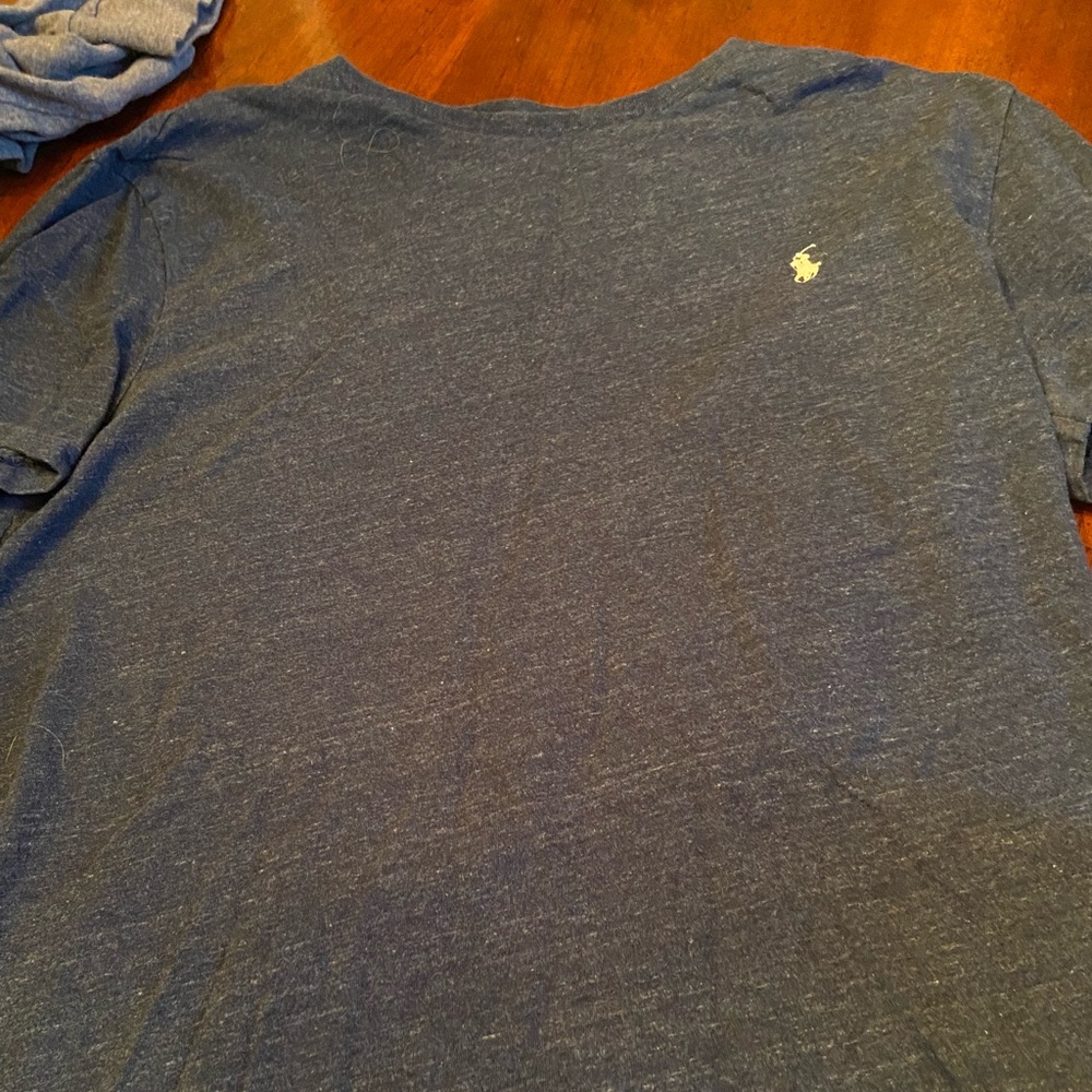 Great deal on a heathered navy men’s polo T-shirt—medium!
